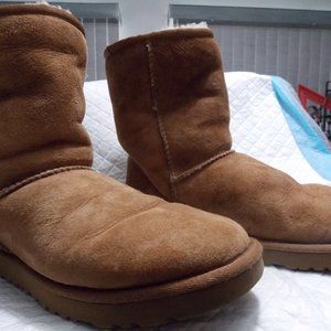 UGG Boots Womens SZ 8.